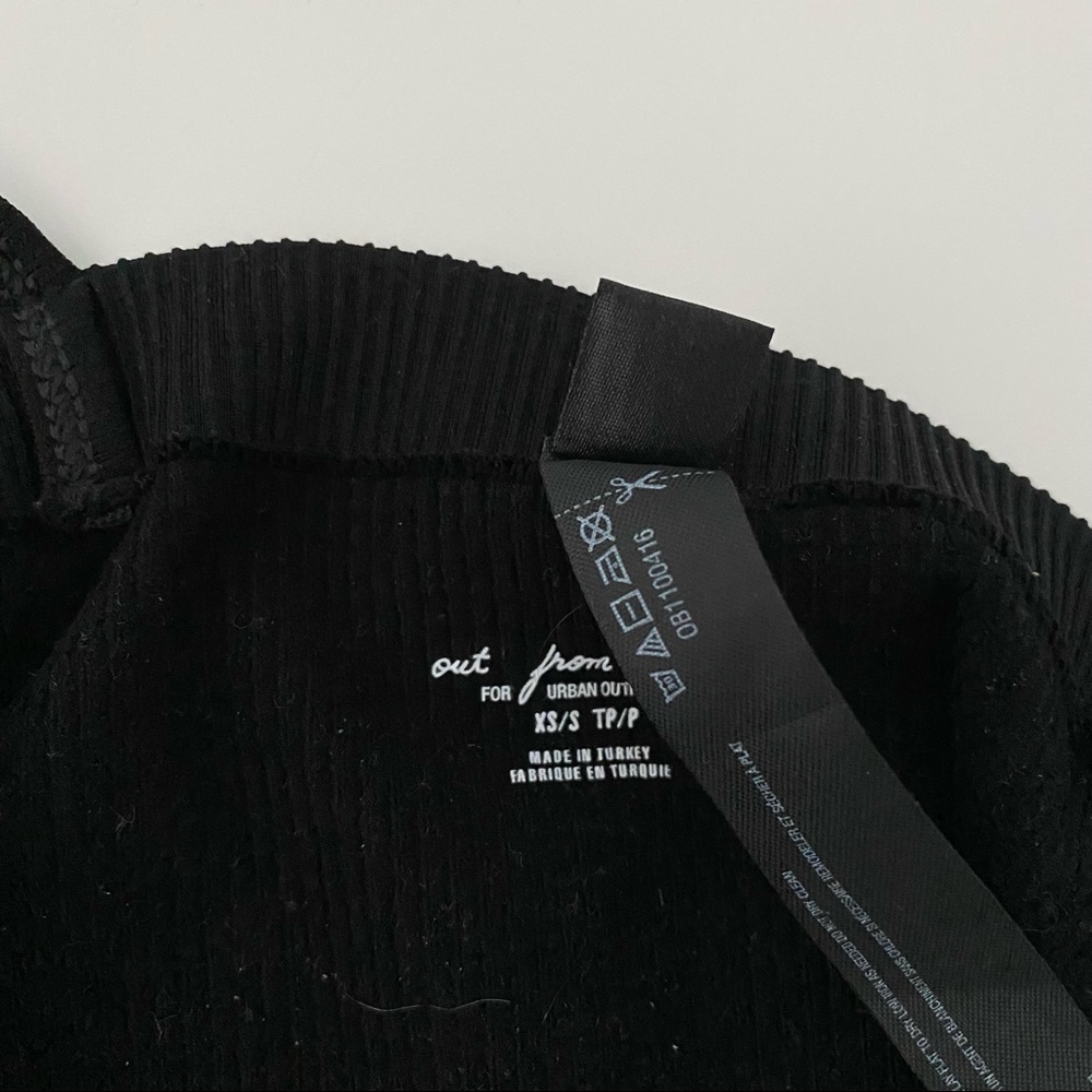 NWOT Black Crop Top - Picture 3 of 3